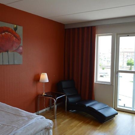 Hotell Natti Natti 哈尔姆斯塔德 外观 照片