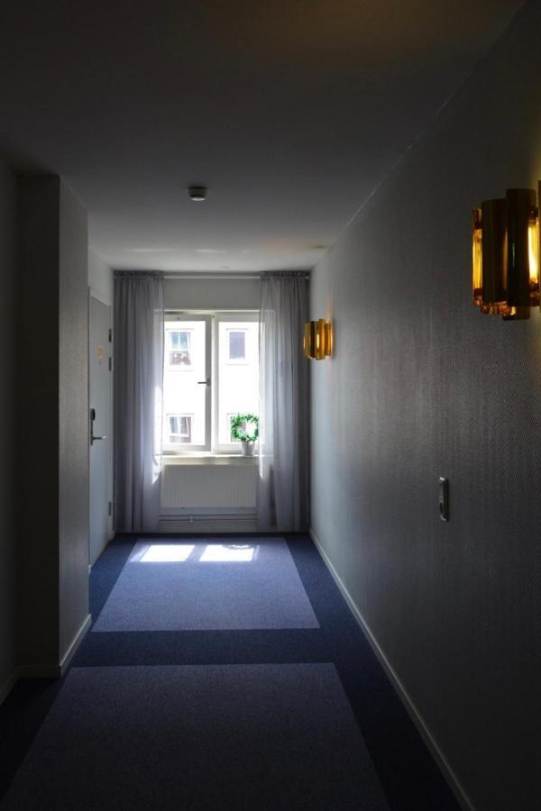 Hotell Natti Natti 哈尔姆斯塔德 外观 照片