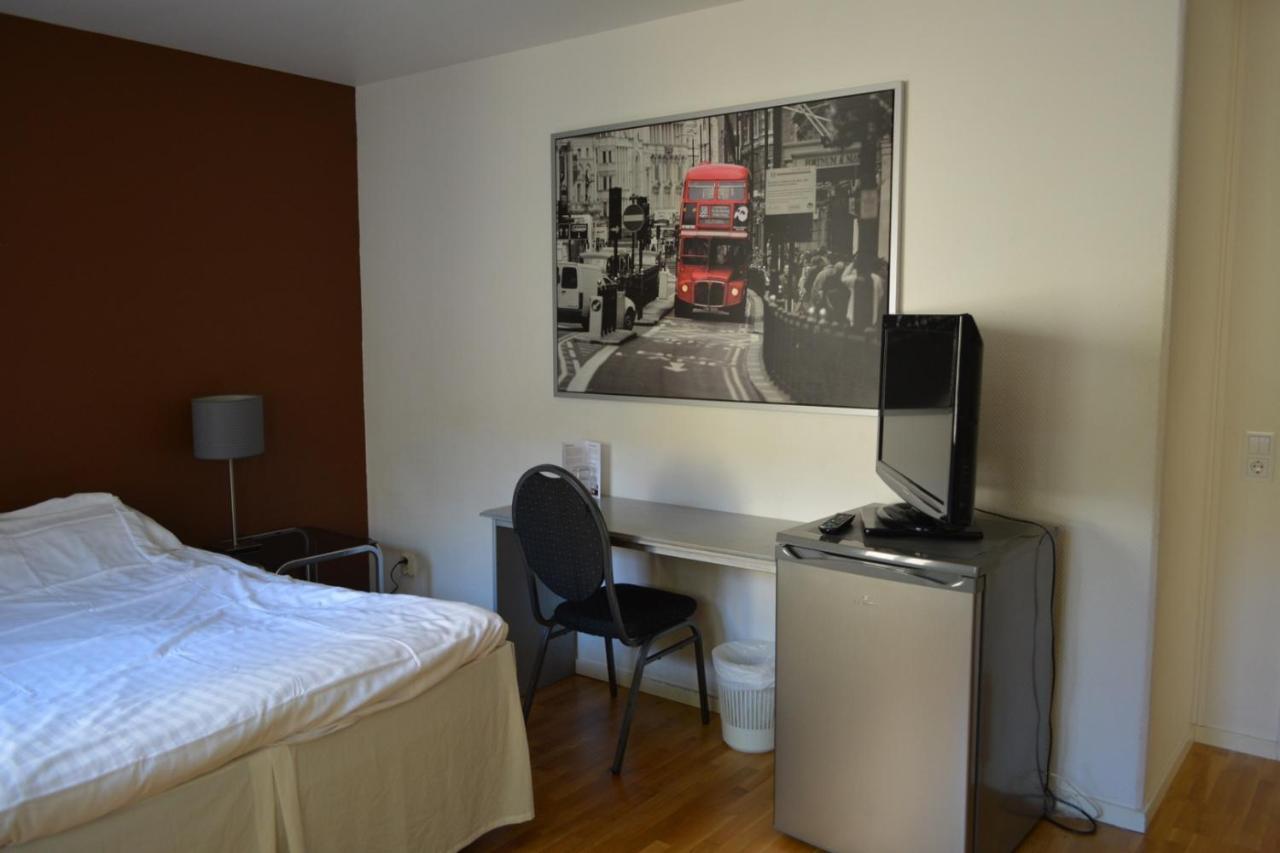 Hotell Natti Natti 哈尔姆斯塔德 外观 照片