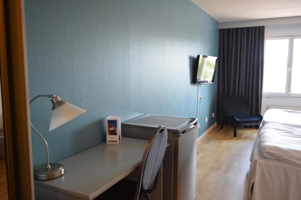 Hotell Natti Natti 哈尔姆斯塔德 外观 照片